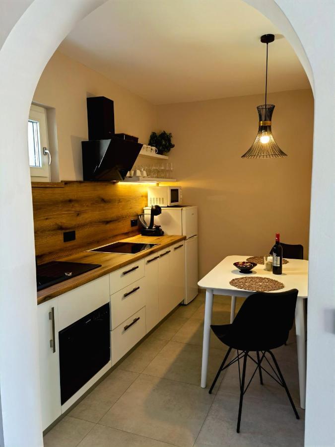 Stay In The Very Heart Of Porec - 50M To The Beach Εξωτερικό φωτογραφία
