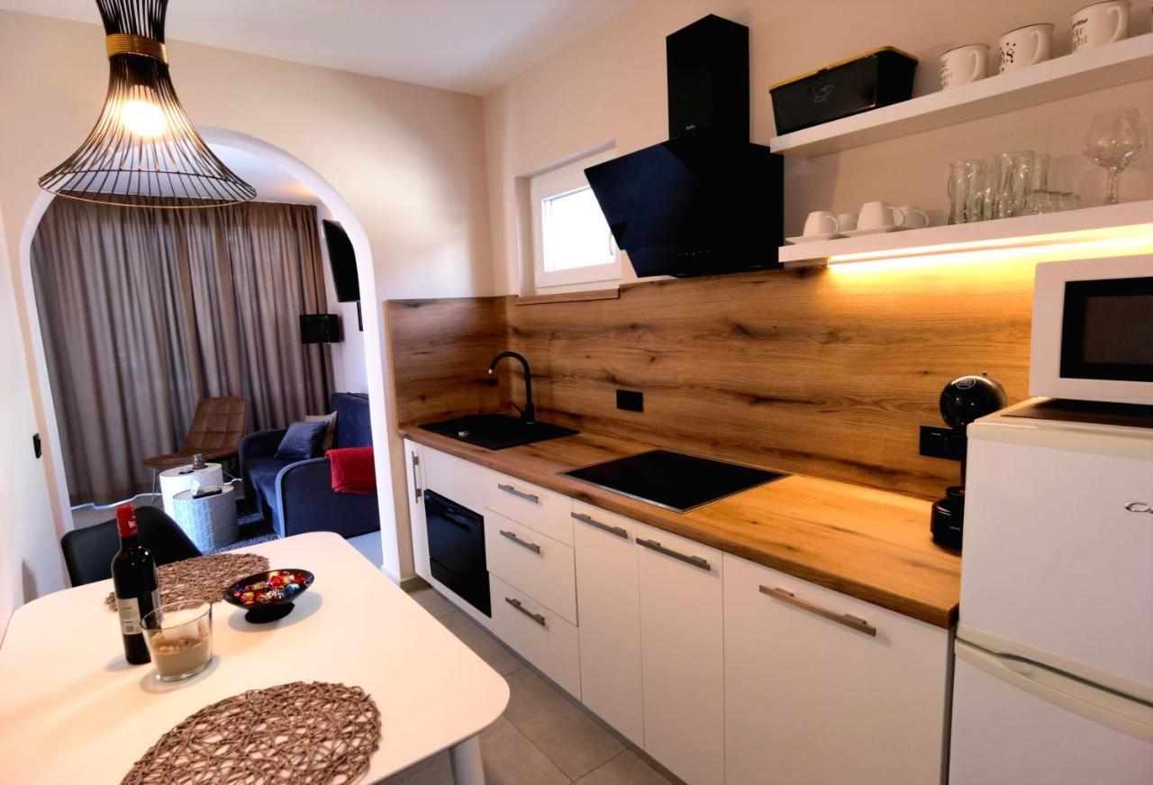 Stay In The Very Heart Of Porec - 50M To The Beach Εξωτερικό φωτογραφία