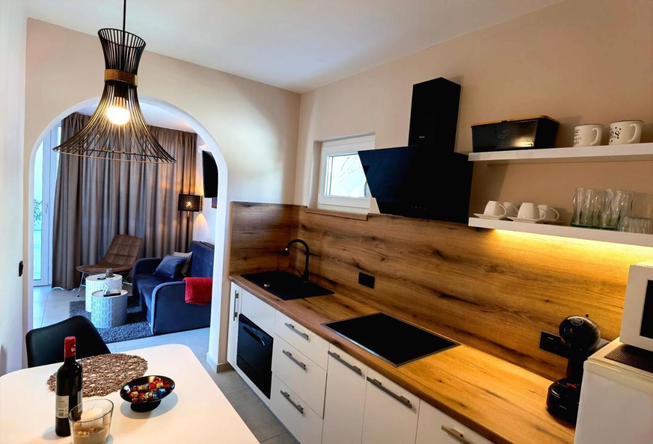 Stay In The Very Heart Of Porec - 50M To The Beach Εξωτερικό φωτογραφία