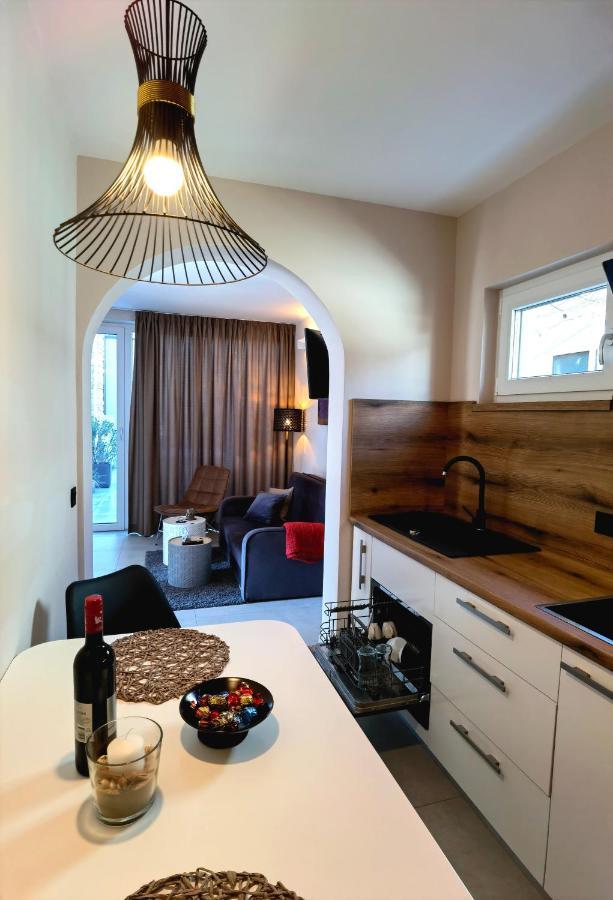 Stay In The Very Heart Of Porec - 50M To The Beach Εξωτερικό φωτογραφία